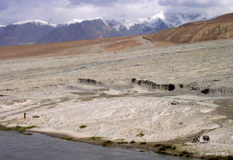 Long road.jpg - Karakoram Highway